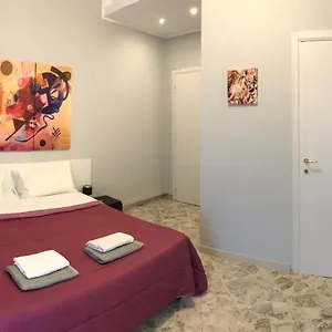 Cavour 124 -guest-room- 2*, Bari Italia